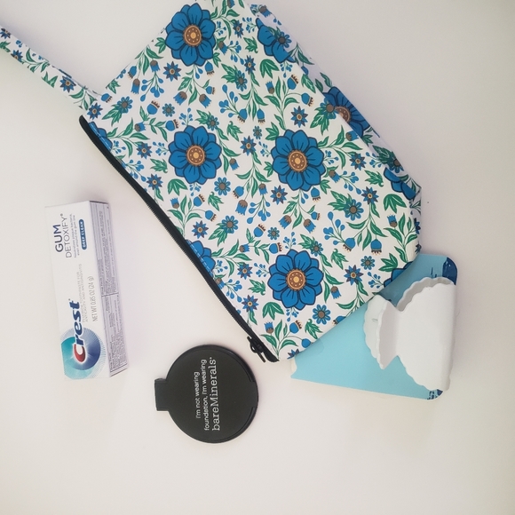 Gerbera Daisy Cosmetic Wristlet Bundle - Picture 7 of 7